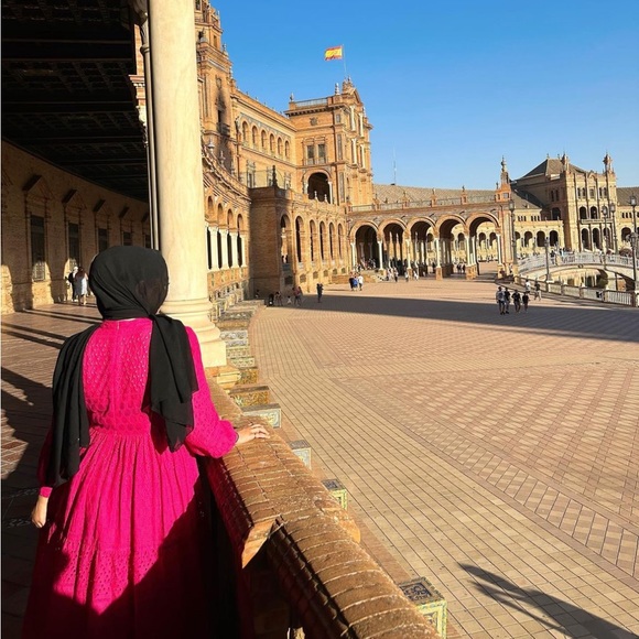 SHEIN Modely Solid Mock Neck Layered Hem Dress - Picture 3 of 6